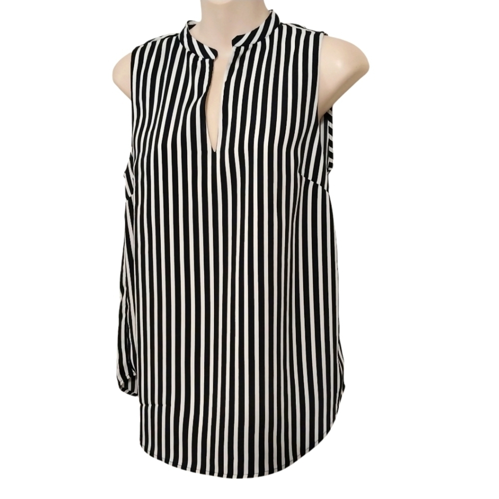 🔵BOGO FREE🔵 H & M Sleeveless Striped Top Sz 2 Black White